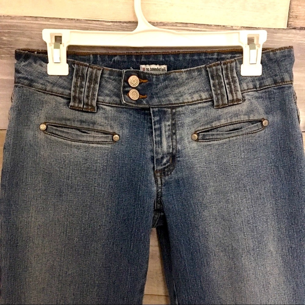 Low rise stretch denim capris size 7 juniors - Picture 2 of 6
